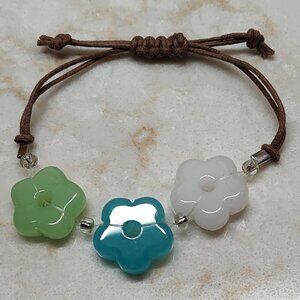 Artisan floral glass bead adjustable bracelet